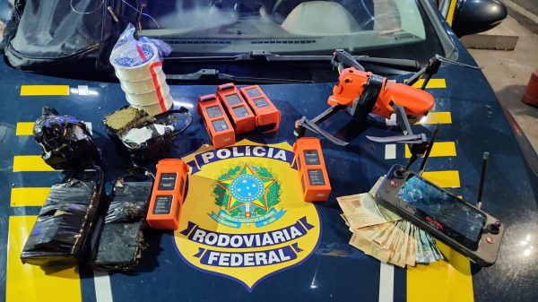 PRF prende foragido com drone, drogas e celulares em Montenegro