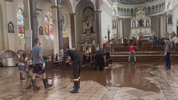Igreja sofre com as enchentes, mas fé não abala