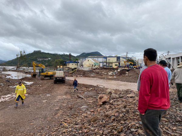 Mais de 100 barreiras impedem a circulação de moradores em Roca Sales