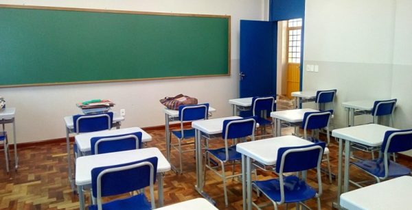 Governo destina mais R$ 5,3 mi para substituir móveis de escolas atingidas