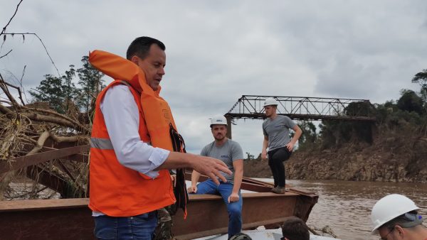 Técnicos avaliam recolocar Ponte de Ferro para garantir acesso
