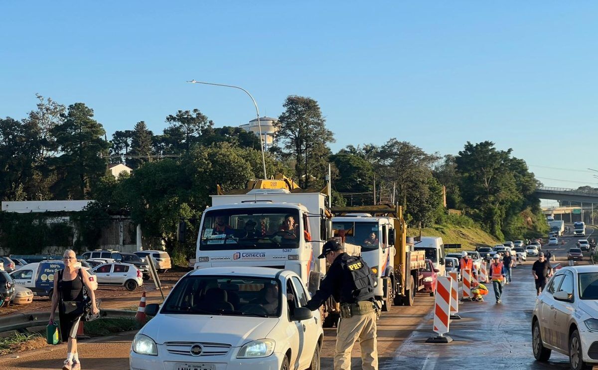 PRF vai liberar passagem de veículos leves sem emergência nesta segunda