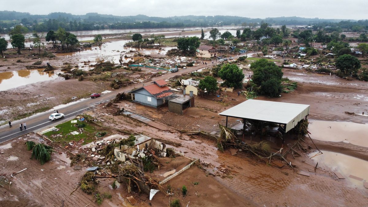 “Nos ajudem. A cidade ficou totalmente destruída”, desabafa prefeito de Cruzeiro do Sul