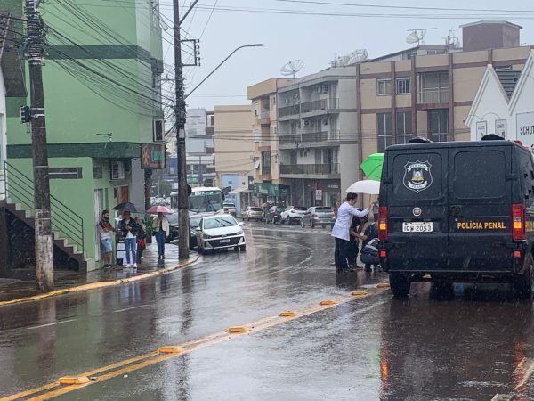 Mulher é atropelada por viatura da Polícia Penal em Lajeado