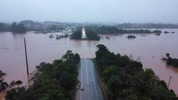 Pontes de acesso a Arroio do Meio são destruídas pela enchente