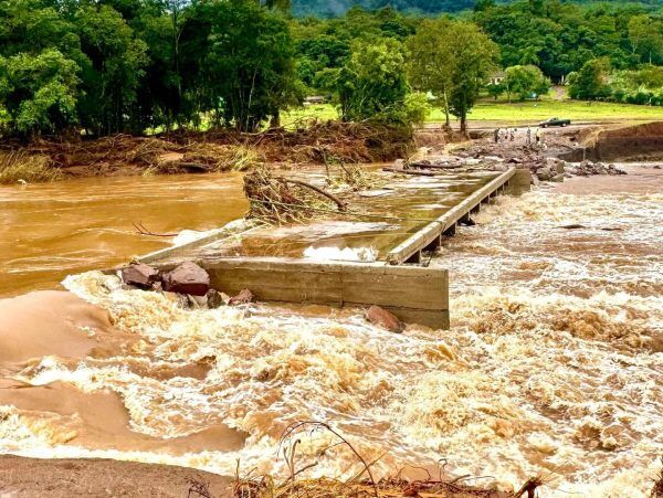 Cheia danifica estruturas e bloqueia acessos em Forquetinha