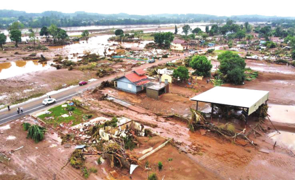 Cerca de 1,3 mil casas foram afetadas pela cheia em Cruzeiro do Sul