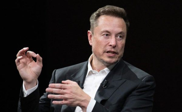 Elon Musk anuncia doação da Starlink para socorristas no RS