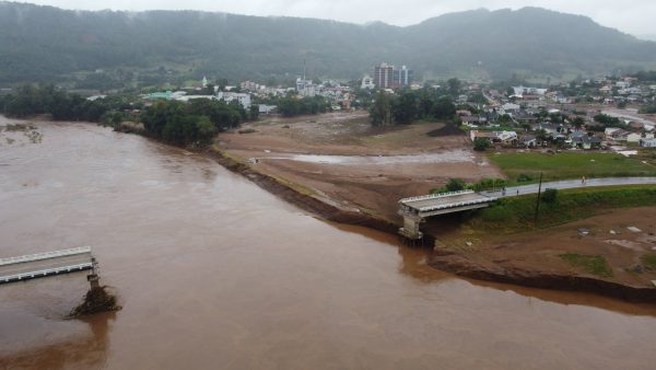 Comunidade cria associação para reconstruir ponte entre Marques de Souza e Travesseiro