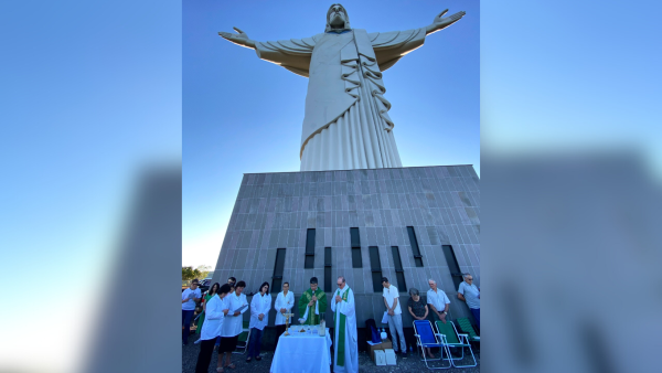 Cristo Protetor de Encantado recebe missa de Corpus Christi