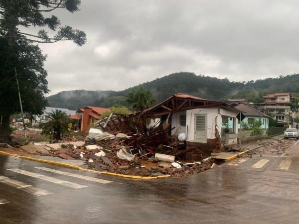 Relvado tem quatro pessoas desaparecidas e mais de 20 residências destruídas