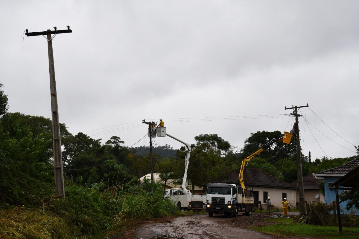 Certel garante volta da energia elétrica até às 17h deste domingo