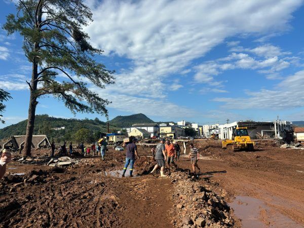 Nova vítima das enchentes é encontrada no RS; mortes chegam a 173