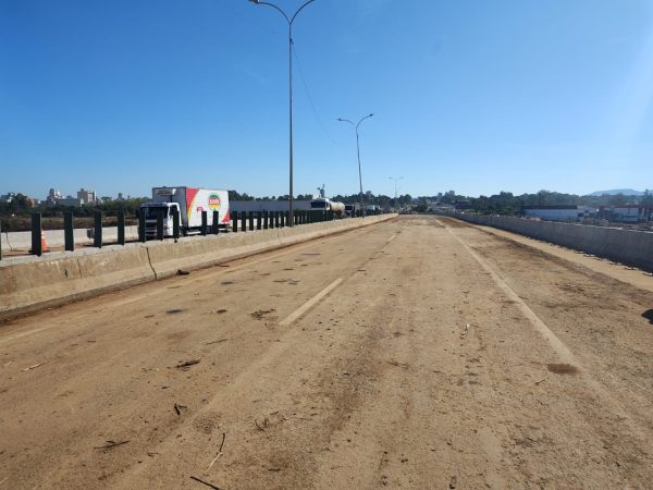 CCR ViaSul conclui limpeza da pista norte na ponte do Rio Taquari