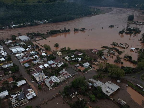 Governo federal anuncia auxílio de R$ 5,1 mil para famílias atingidas pela enchente