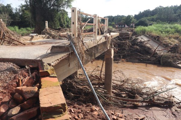 Mato Leitão prioriza reconstrução de pontes no Arroio Sampaio
