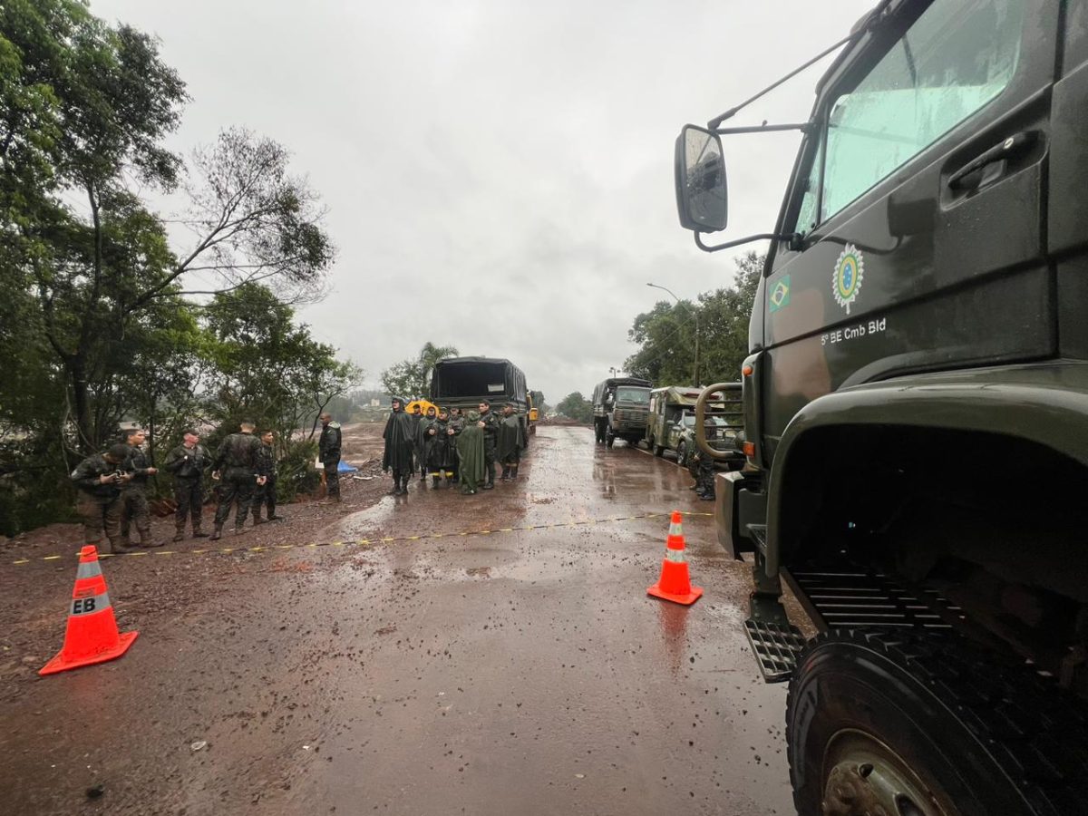 Exército bloqueia travessia entre Lajeado e Arroio do Meio