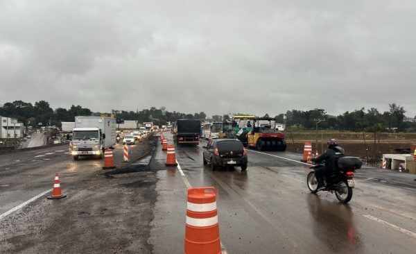 Liberada mais uma faixa para o tráfego na ponte seca, em Lajeado