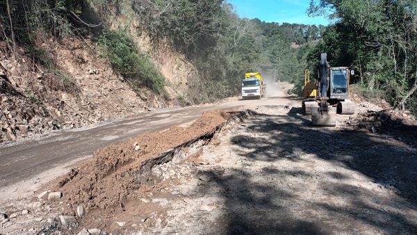 Trânsito na ERS-435 é liberado em meia pista