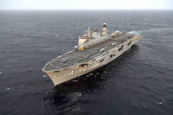 Marinha envia maior navio da frota para ajudar vítimas da chuva