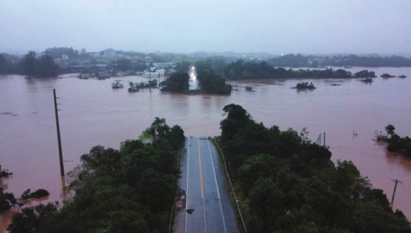 Nova realidade de enchentes exige adaptações em projetos de pontes