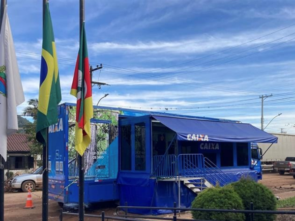 Caminhão Caixa reforça atendimento à população em Roca Sales