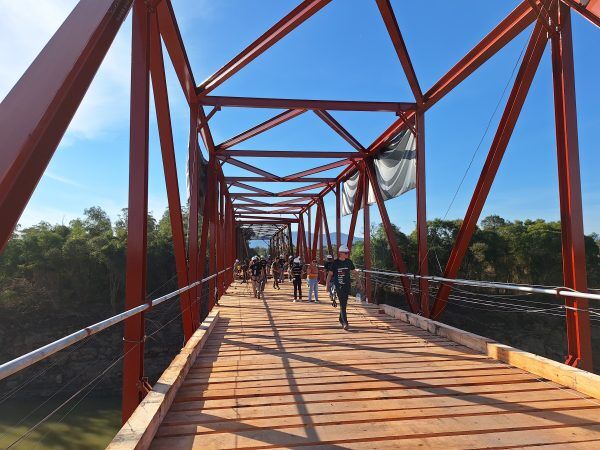 Acompanhe a primeira travessia da nova Ponte de Ferro