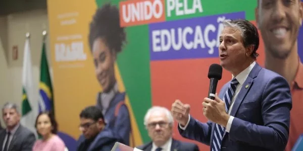 Caxias do Sul receberá campus da UFRGS, confirma ministro da Educação