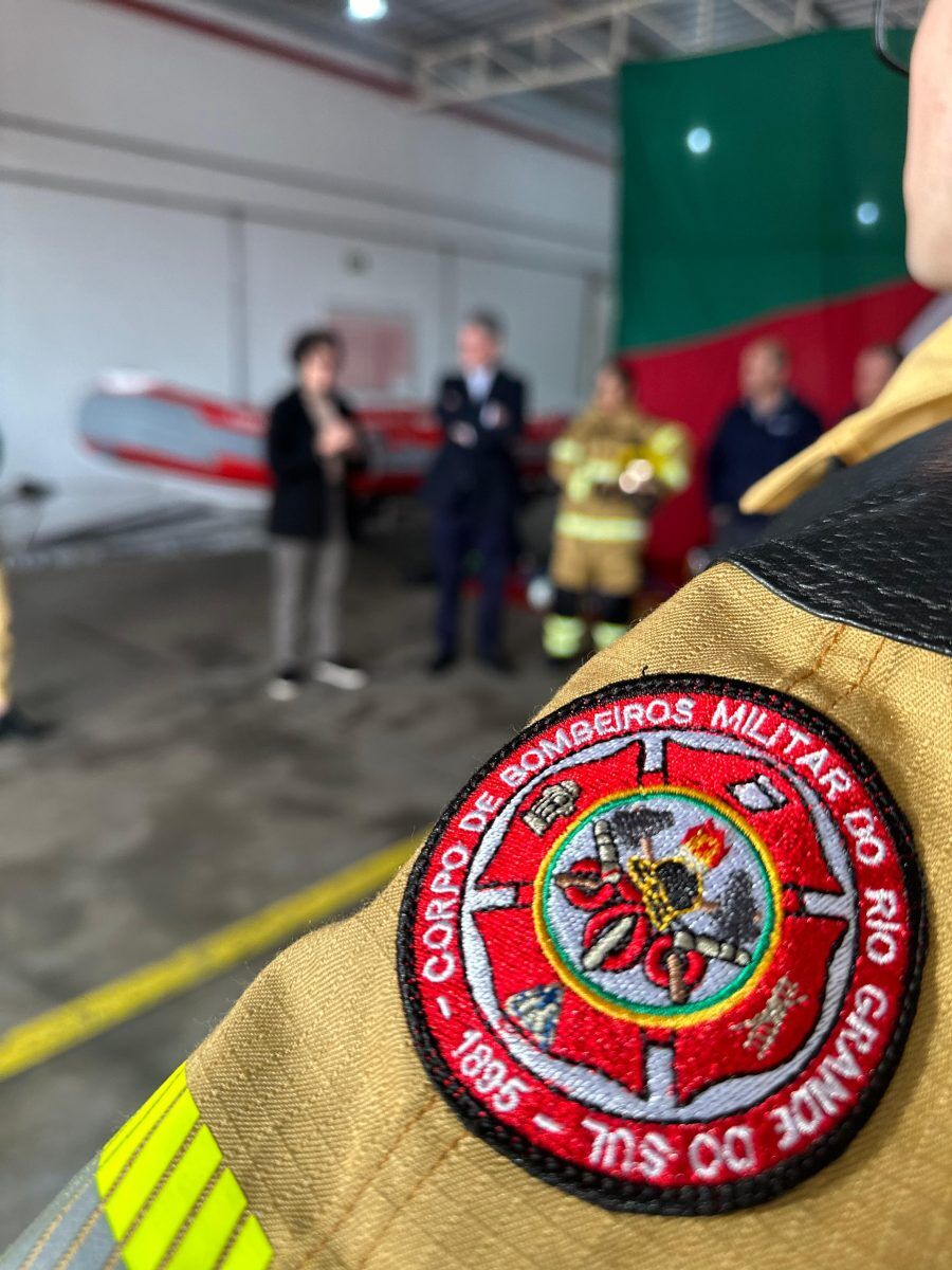 Estado, Certel e Benoit entregam equipamentos para bombeiros