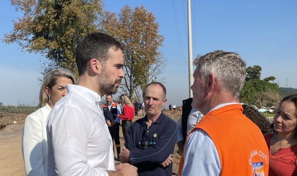 Leite conhece possível área para construção de moradias