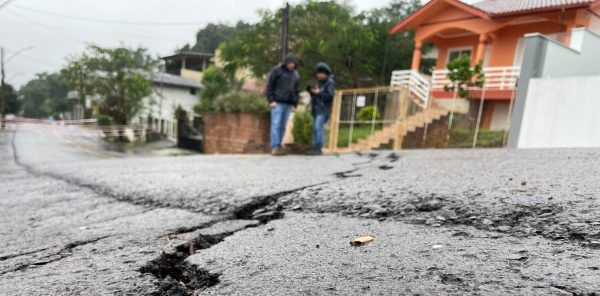 Famílias retornam, mas áreas de risco permanecem monitoradas