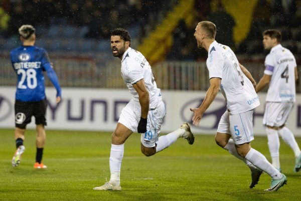 Grêmio vence e garante classificação para oitavas de final