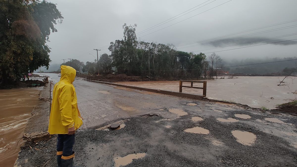 Chuva causa transtornos pela região; confira os bloqueios