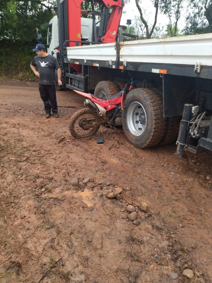 Motociclista morre em colisão com caminhão em Venâncio Aires