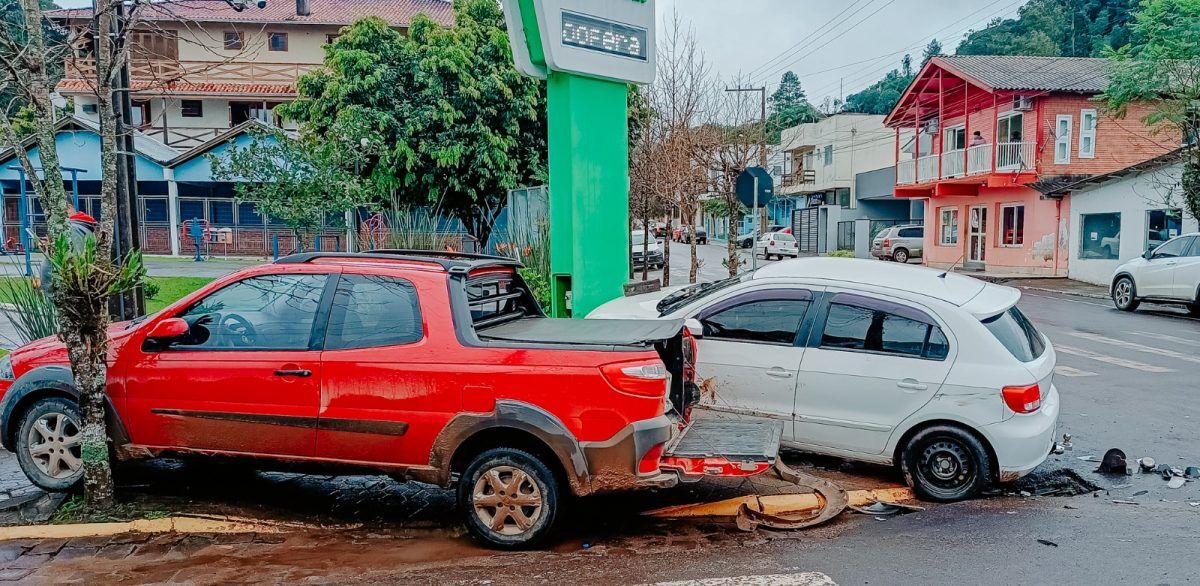 Colisão entre veículos deixa um ferido no centro de Progresso