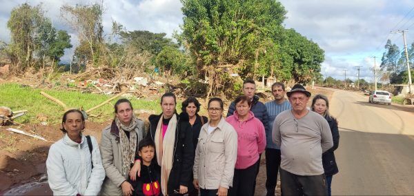 Moradores se opõem a decreto e tentam reconstruir moradias