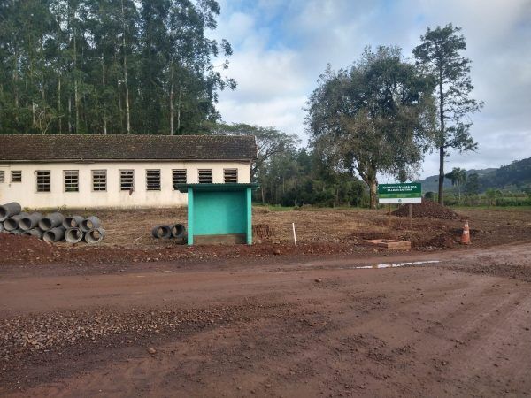 Avançam os trabalhos de pavimentação no distrito do Vale do Sampaio