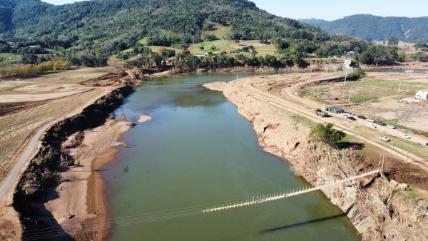 Ponte pênsil deve ser concluída em breve