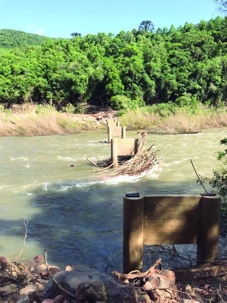 Lideranças se mobilizam para reconstruir ponte entre Dois Lajeados e Cotiporã