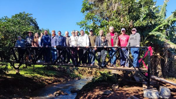 Moradores de Forqueta inauguram travessia inspirada na Ponte de Ferro