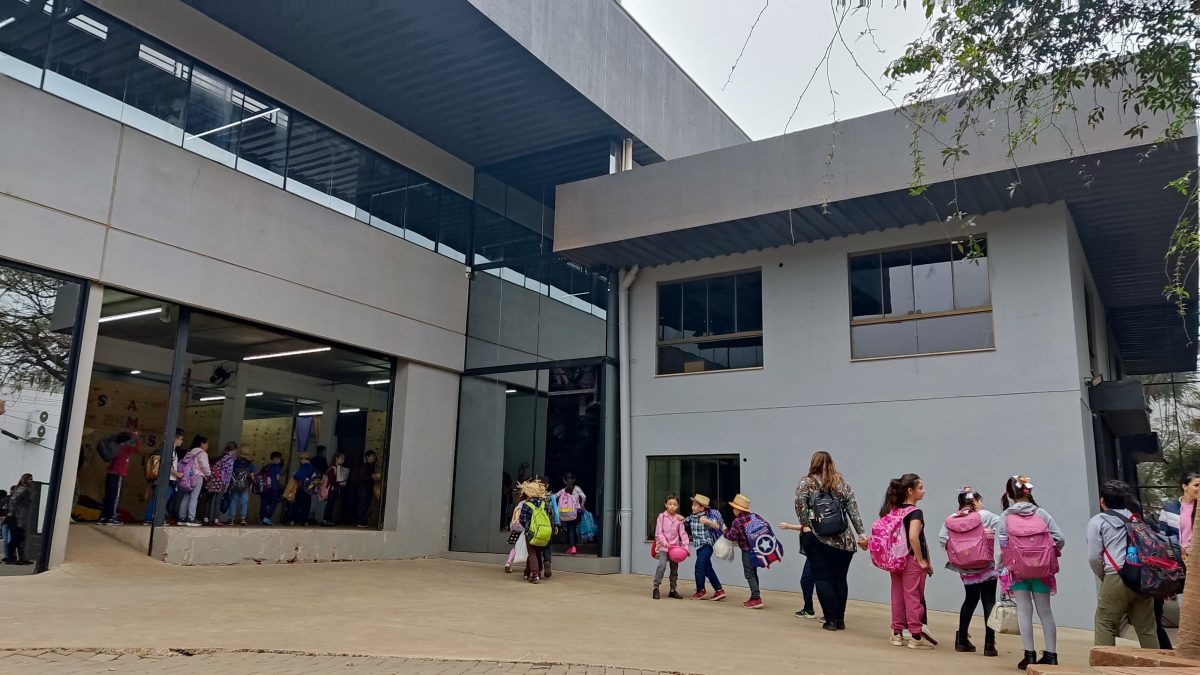 Centro de distribuição das Lojas Dullius é transformado em escola