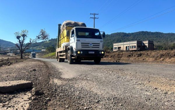 Aumento do fluxo de veículos acelera deterioração de estradas