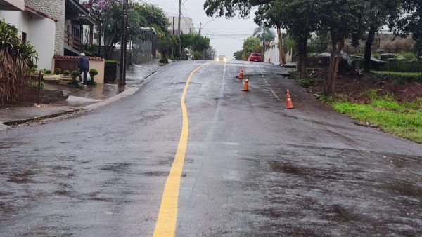 Governo de Lajeado conserta desnível e sinalização de “rua torta”