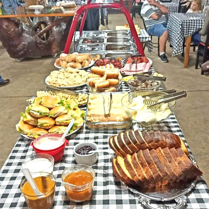 Café colonial marca reabertura de camping em Sério