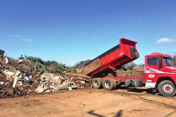 Remoção de entulhos gerados pela cheia inicia na segunda