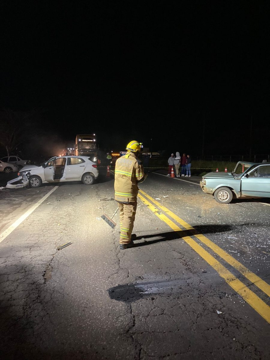 Acidente deixa motorista preso às ferragens em Tabaí