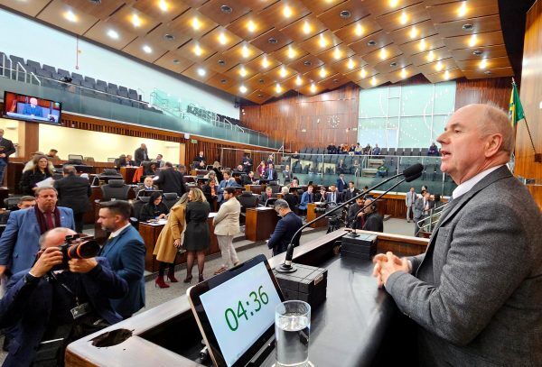 Assembleia aprova Frente Parlamentar pela extinção da dívida com a União