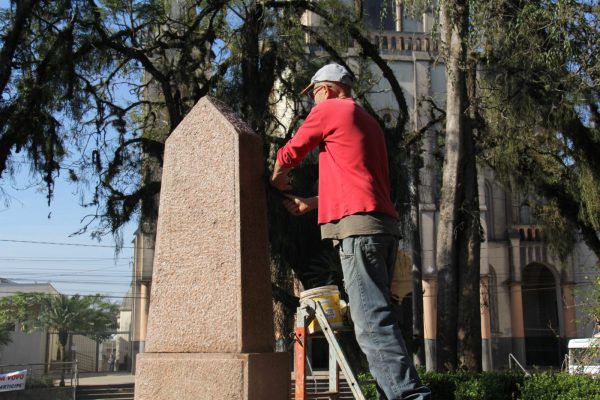 Monumentos históricos da Praça da Matriz passam por restauração