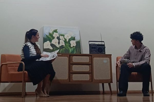 Teatro valoriza cobertura do rádio nas históricas enchentes