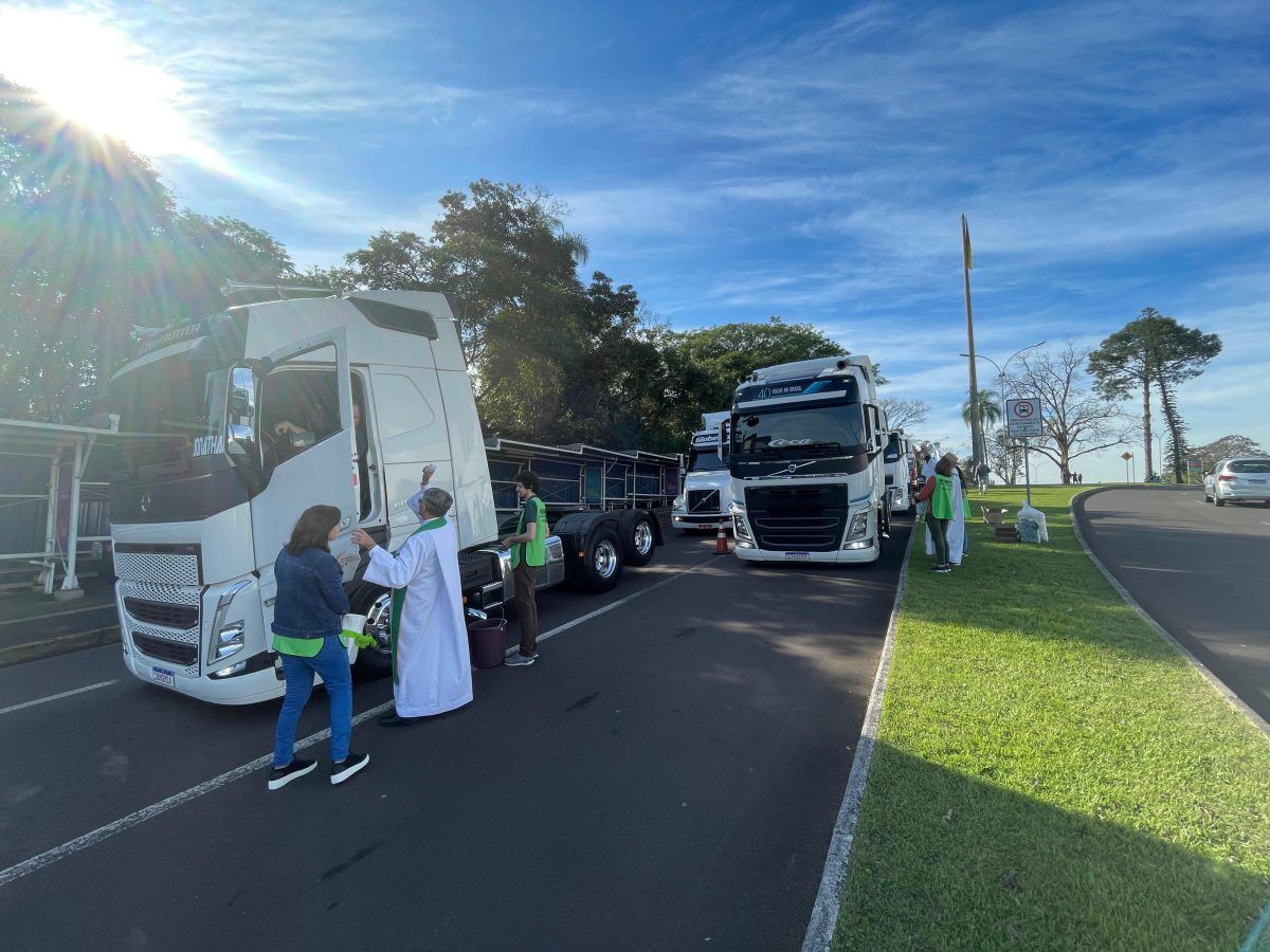 Motoristas tomam as ruas na procissão em homenagem ao padroeiro